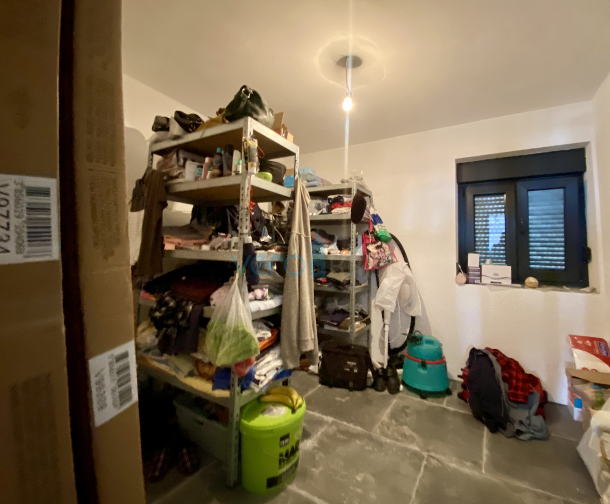 Kostrena - obnovljena stara hiša, 5 apartmajev, razgled, prodaja