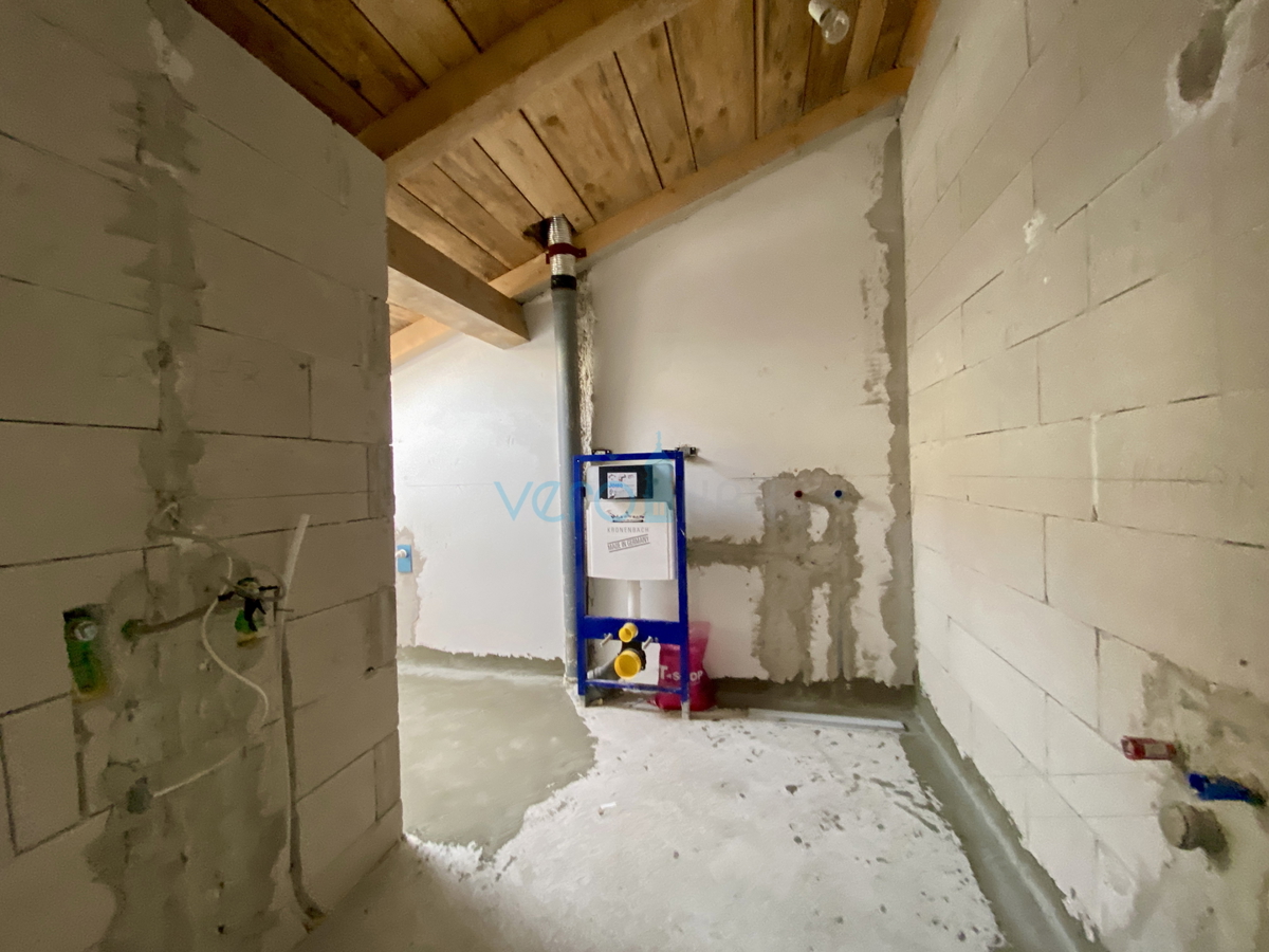 Kostrena - obnovljena stara hiša, 5 apartmajev, razgled, prodaja