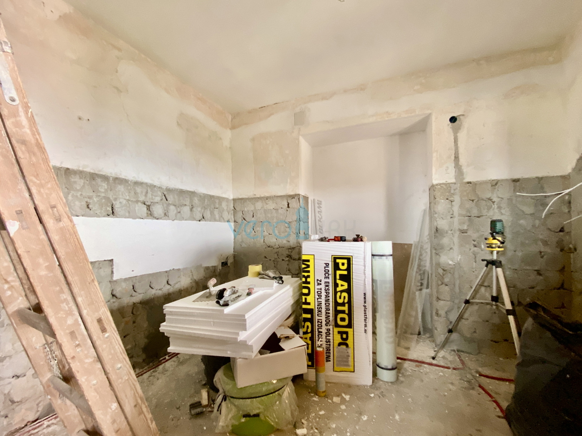 Kostrena - obnovljena stara hiša, 5 apartmajev, razgled, prodaja