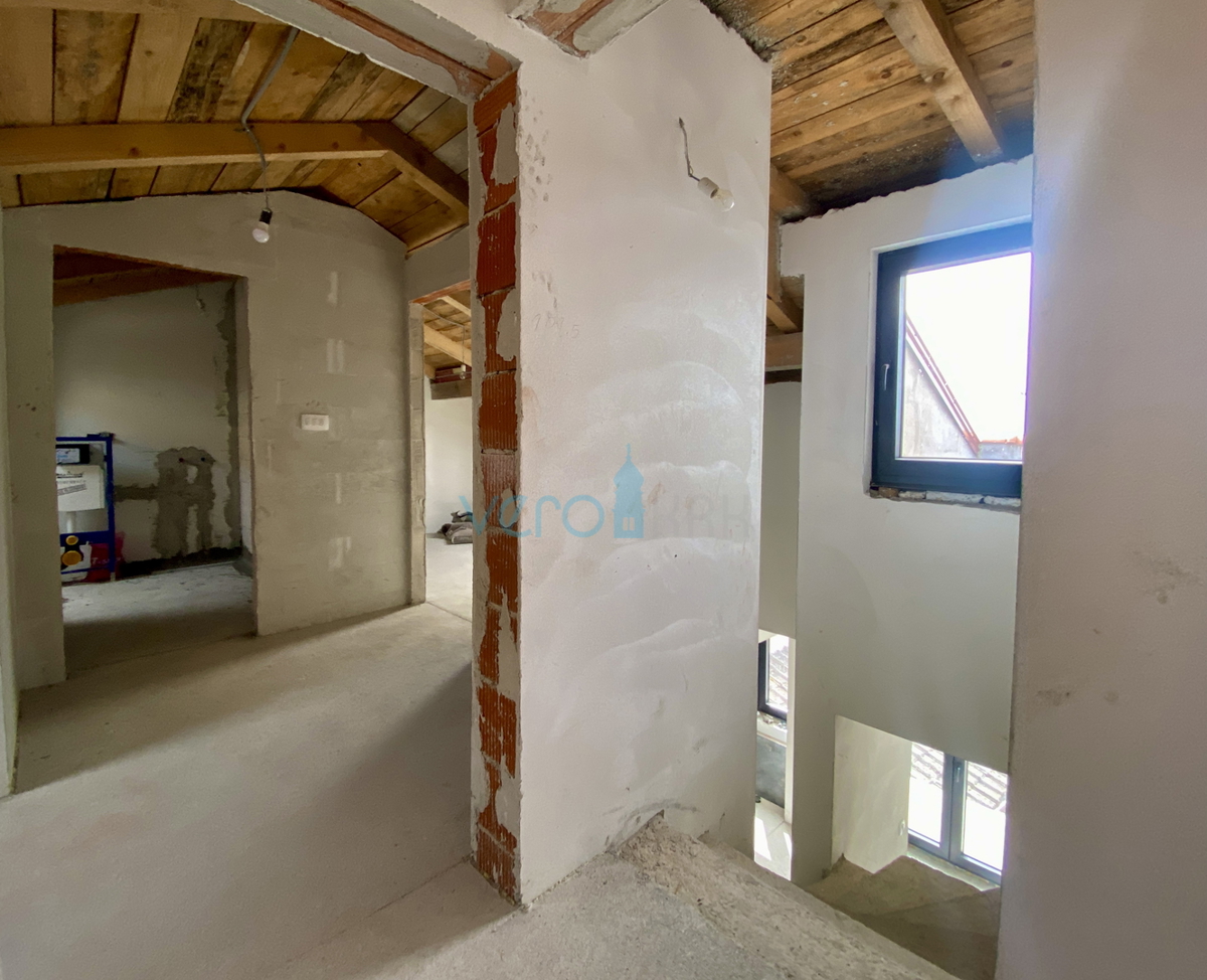 Kostrena - obnovljena stara hiša, 5 apartmajev, razgled, prodaja