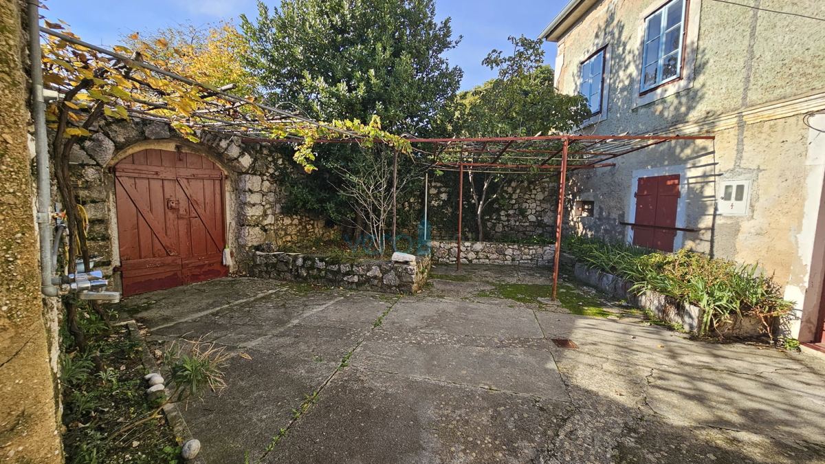 Bribir - družinsko posestvo z 2 hišama in velikim vrtom! PRILOŽNOST!, prodaja