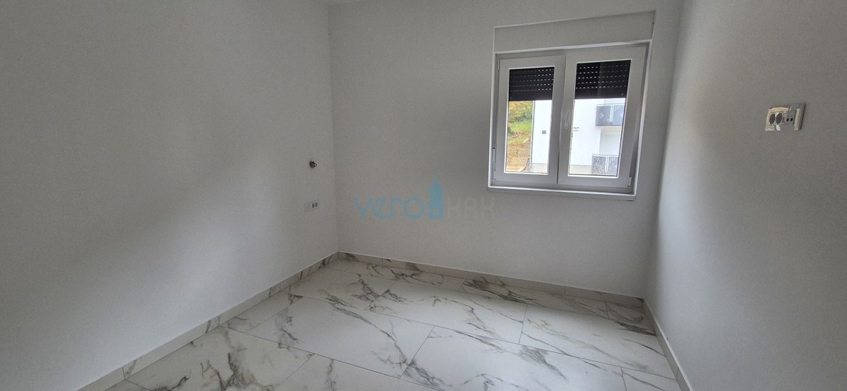 Uvala Soline, otok Krk, novogradnja, trisobno stanovanje v nadstropju, vrt, razgled, prodaja