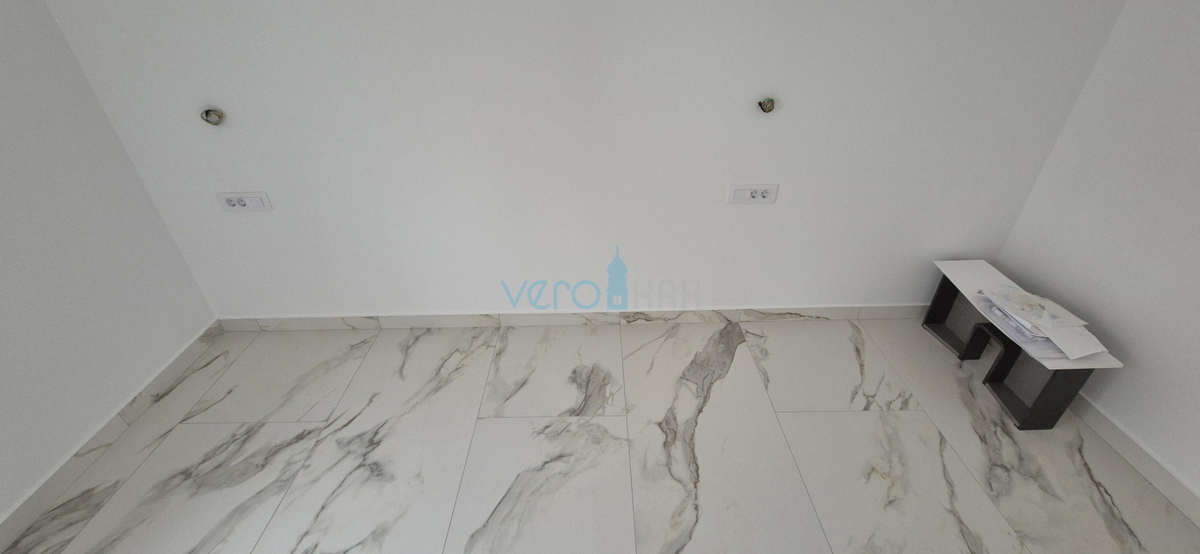 Uvala Soline, otok Krk, novogradnja, trisobno stanovanje v nadstropju, vrt, razgled, prodaja