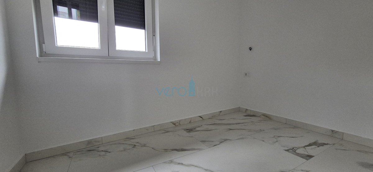 Uvala Soline, otok Krk, novogradnja, trisobno stanovanje v nadstropju, vrt, razgled, prodaja
