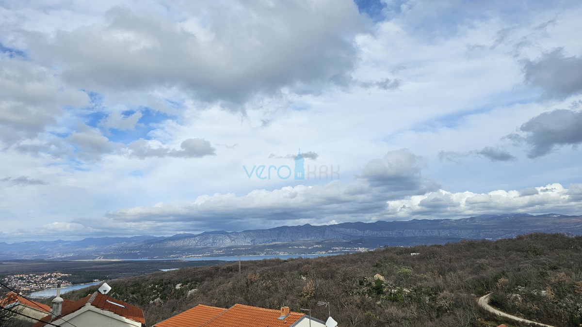 Otok Krk, Dobrinj, staro jedro, hiša s teraso in trajnim pogledom, prodamo