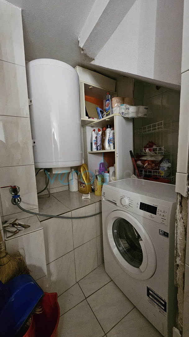 Otok Krk, Dobrinj, staro jedro, hiša s teraso in trajnim pogledom, prodamo