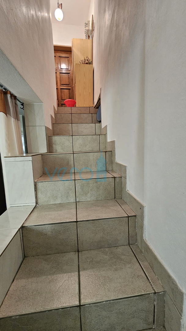 Otok Krk, Dobrinj, staro jedro, hiša s teraso in trajnim pogledom, prodamo