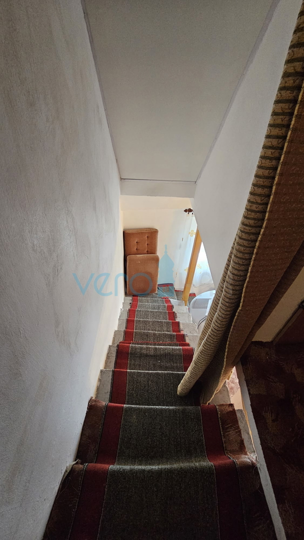 Otok Krk, Dobrinj, staro jedro, hiša s teraso in trajnim pogledom, prodamo