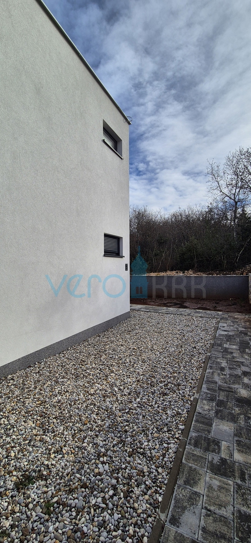 Otok Krk, Malinska, novogradnja, moderna hiša s bazenom, vrt, razgled, prodaja