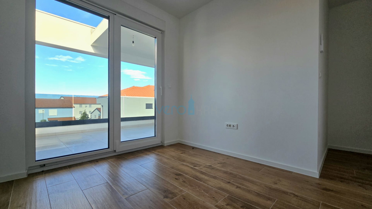 Otok Krk, Malinska, novogradnja, moderna hiša s bazenom, vrt, razgled, prodaja