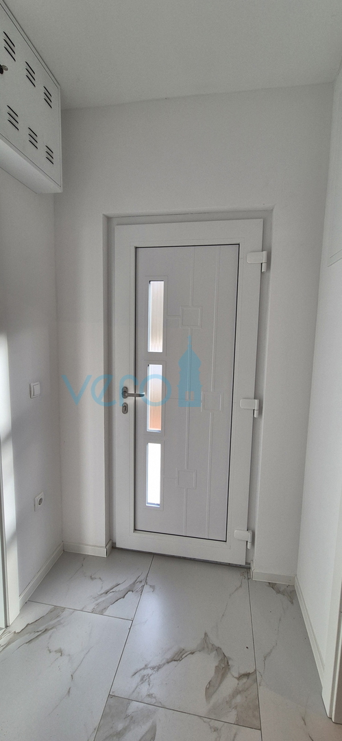 Otok Krk, Malinska, novogradnja, moderna hiša s bazenom, vrt, razgled, prodaja