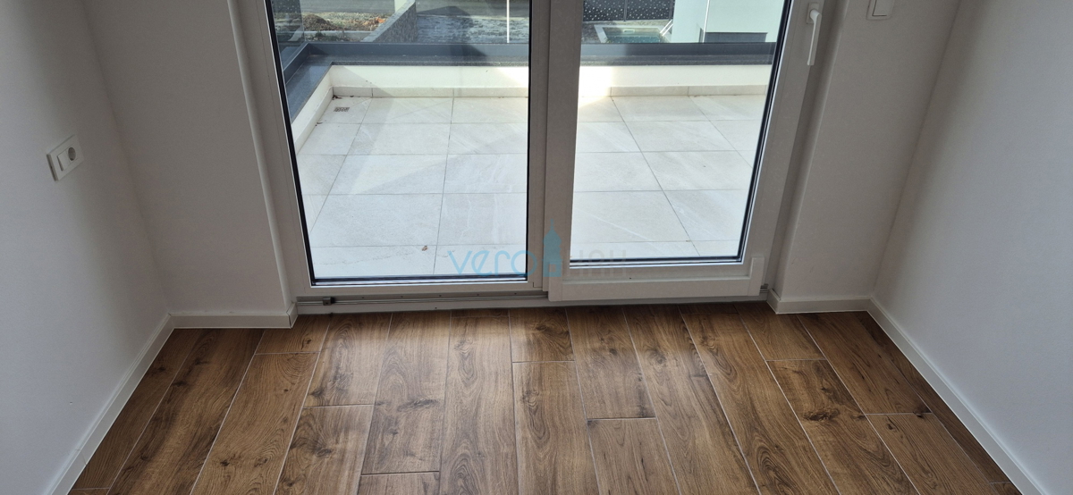 Otok Krk, Malinska, novogradnja, moderna hiša s bazenom, vrt, razgled, prodaja