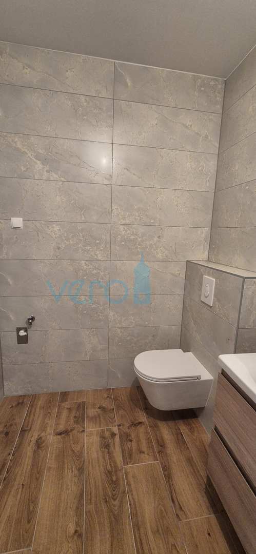 Otok Krk, Malinska, novogradnja, moderna hiša s bazenom, vrt, razgled, prodaja