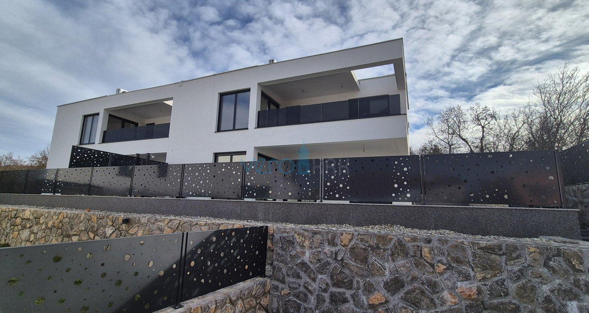 Otok Krk, Malinska, novogradnja, moderna hiša s bazenom, vrt, razgled, prodaja