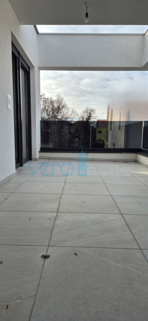 Otok Krk, Malinska, novogradnja, moderna hiša s bazenom, vrt, razgled, prodaja