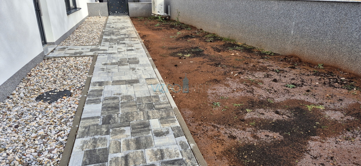 Otok Krk, Malinska, novogradnja, moderna hiša s bazenom, vrt, razgled, prodaja