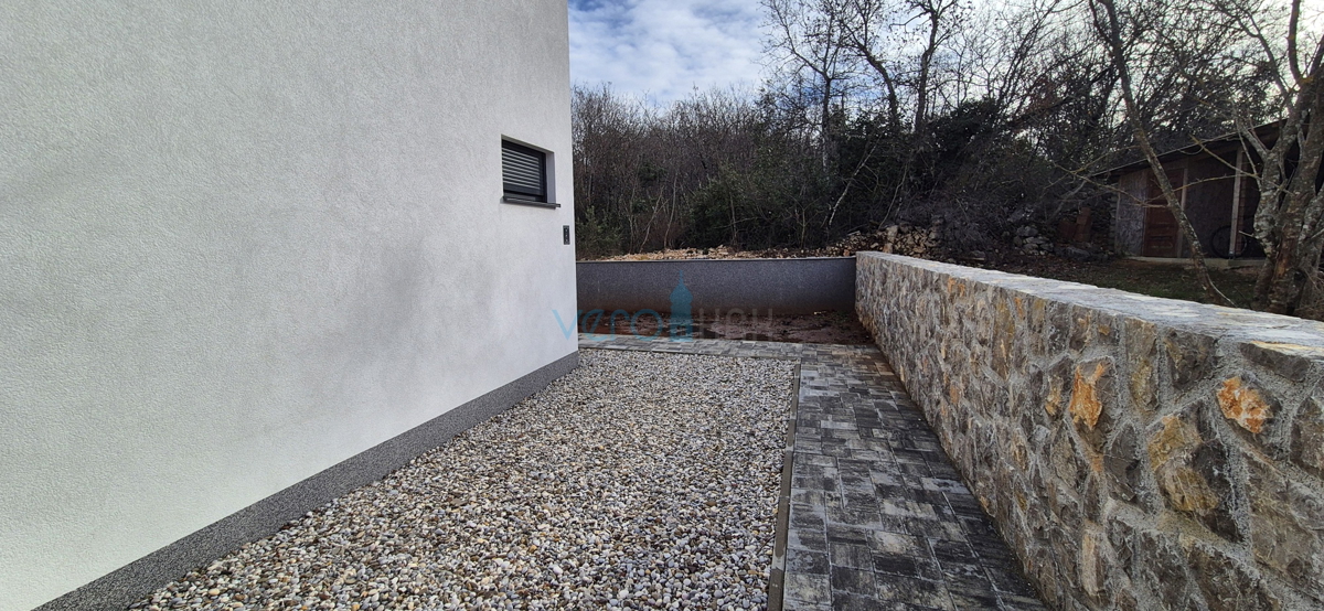 Otok Krk, Malinska, novogradnja, moderna hiša s bazenom, vrt, razgled, prodaja