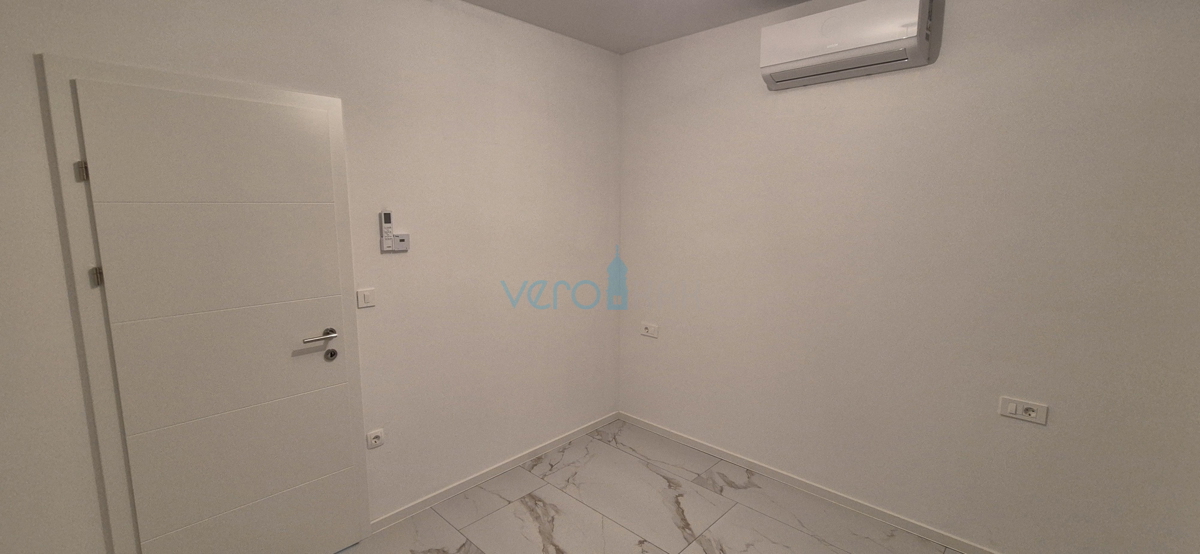 Otok Krk, Malinska, novogradnja, moderna hiša s bazenom, vrt, razgled, prodaja