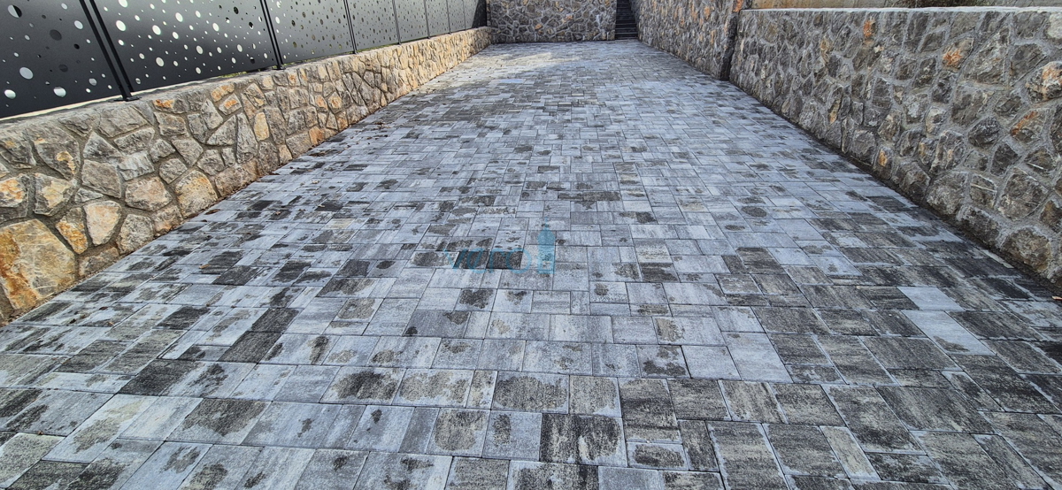 Otok Krk, Malinska, novogradnja, moderna hiša s bazenom, vrt, razgled, prodaja