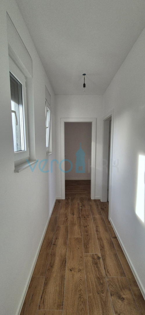 Otok Krk, Malinska, novogradnja, moderna hiša s bazenom, vrt, razgled, prodaja