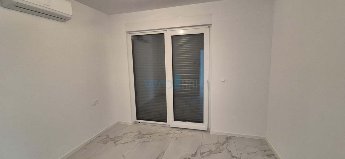 Otok Krk, Malinska, novogradnja, moderna hiša s bazenom, vrt, razgled, prodaja