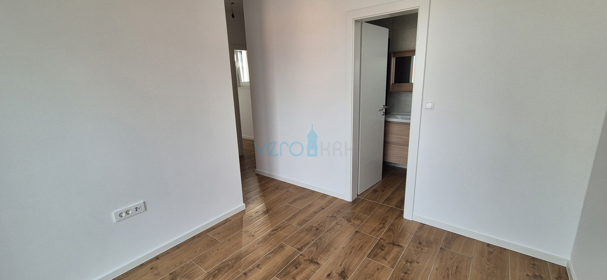 Otok Krk, Malinska, novogradnja, moderna hiša s bazenom, vrt, razgled, prodaja