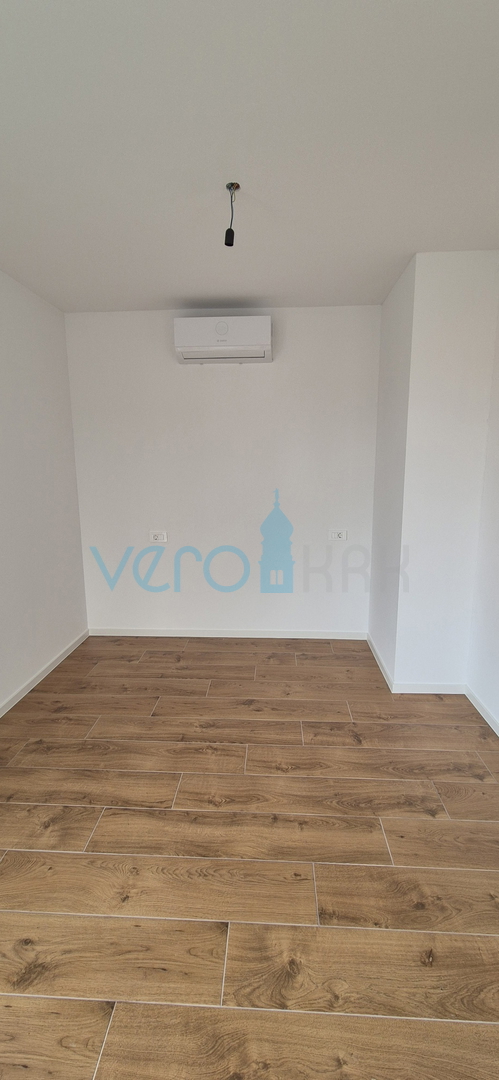 Otok Krk, Malinska, novogradnja, moderna hiša s bazenom, vrt, razgled, prodaja