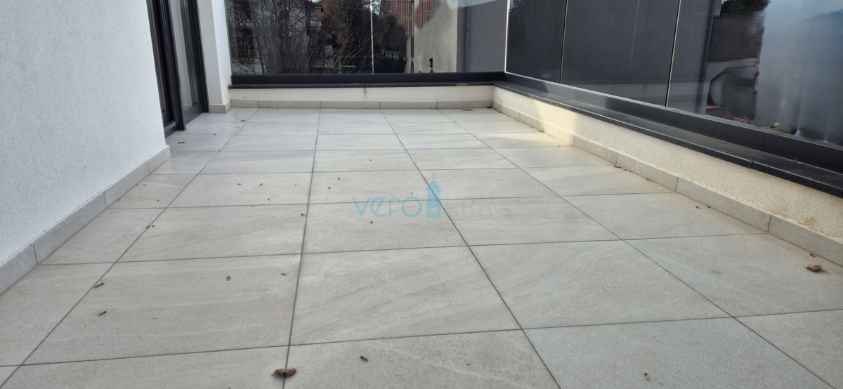 Otok Krk, Malinska, novogradnja, moderna hiša s bazenom, vrt, razgled, prodaja