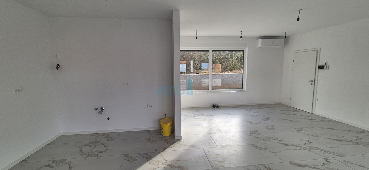 Otok Krk, Malinska, novogradnja, moderna hiša s bazenom, vrt, razgled, prodaja