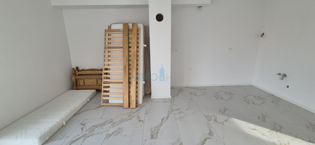 Otok Krk, Malinska, novogradnja, moderna hiša s bazenom, vrt, razgled, prodaja