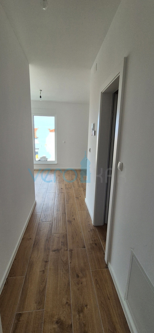 Otok Krk, Malinska, novogradnja, moderna hiša s bazenom, vrt, razgled, prodaja