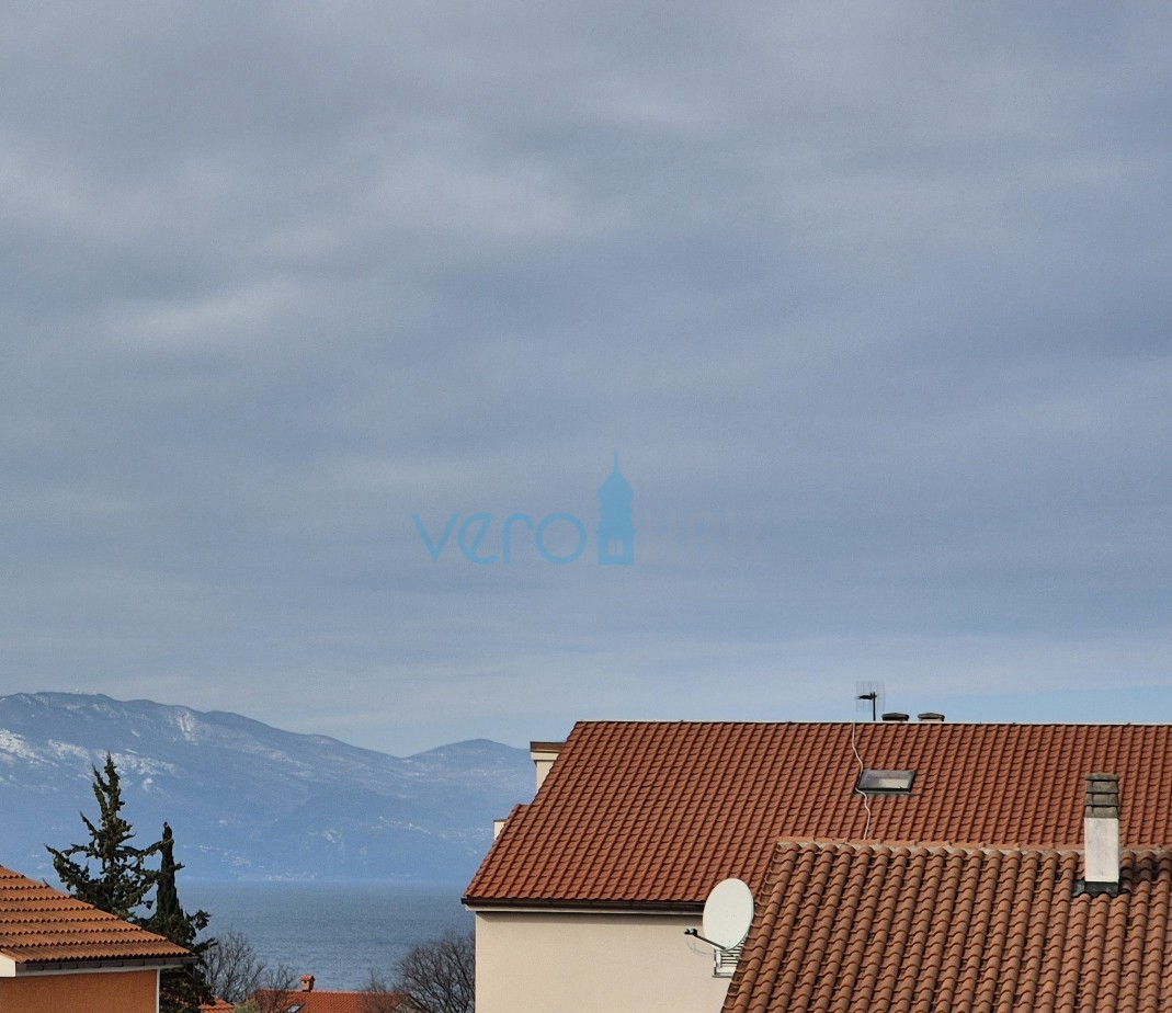 Otok Krk, Malinska, novogradnja, moderna hiša s bazenom, vrt, razgled, prodaja