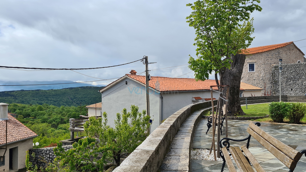 Rijeka, Grobnik, dvojček, 162 m2, 200 m2 vrta, trajni pogled, prodamo