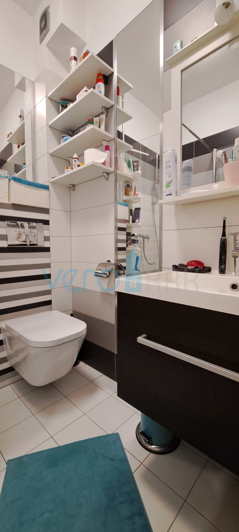 Njivice, otok Krk, moderen apartma 66 m2 v pritličju z vrtom, 150m do morja