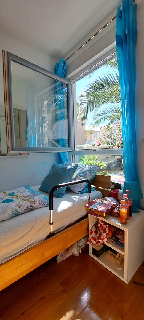 Njivice, otok Krk, moderen apartma 66 m2 v pritličju z vrtom, 150m do morja