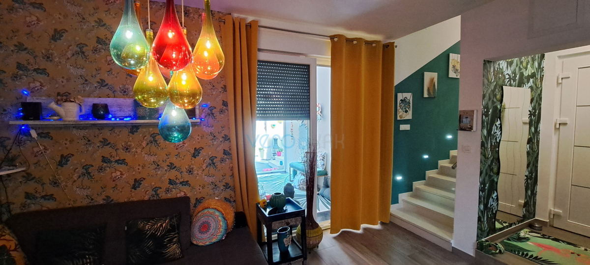 Njivice, otok Krk, moderen apartma 66 m2 v pritličju z vrtom, 150m do morja