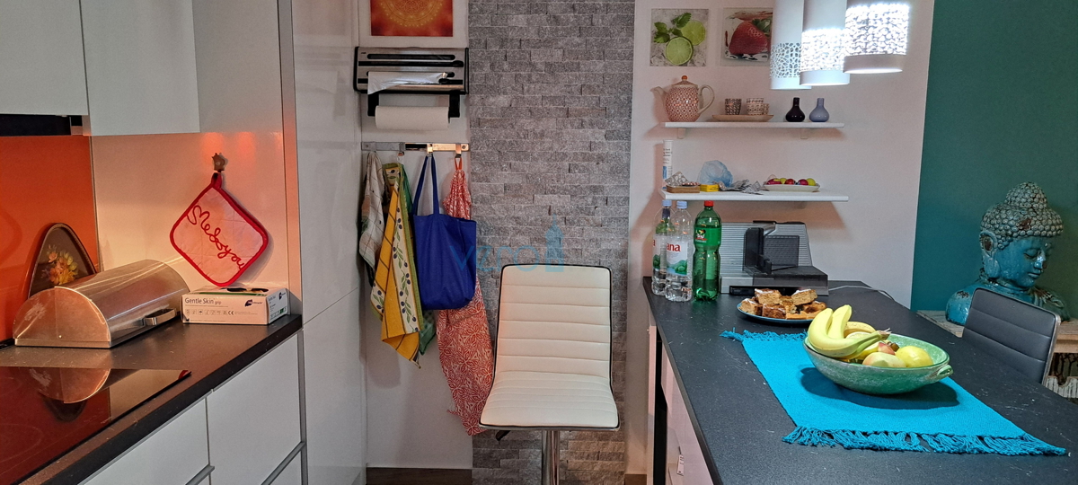 Njivice, otok Krk, moderen apartma 66 m2 v pritličju z vrtom, 150m do morja