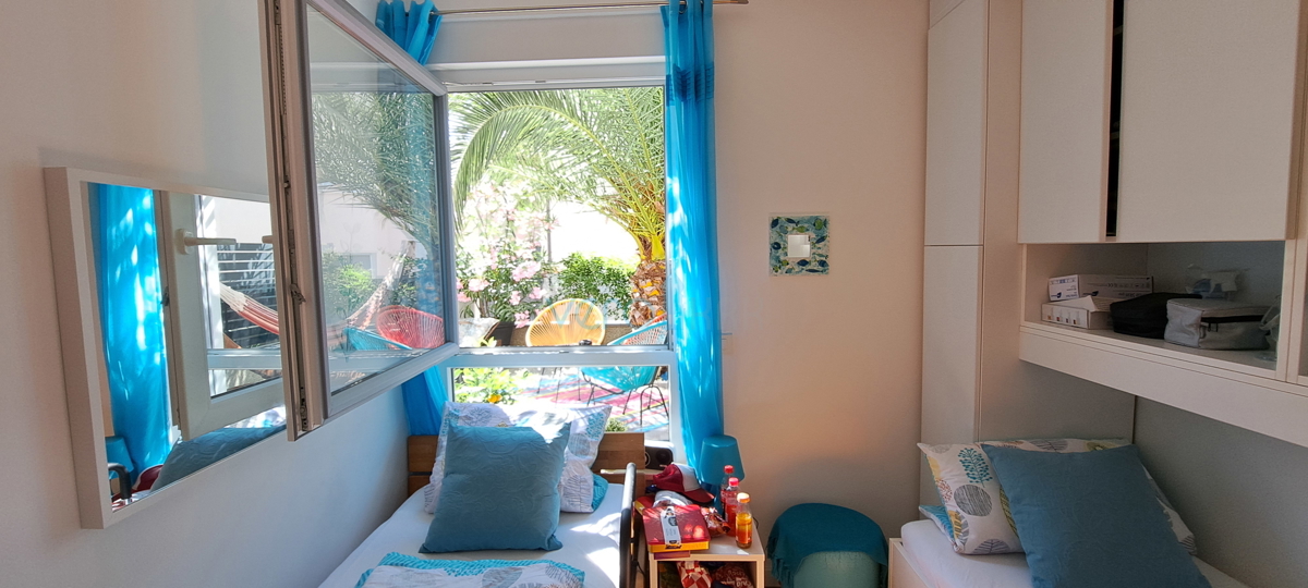 Njivice, otok Krk, moderen apartma 66 m2 v pritličju z vrtom, 150m do morja
