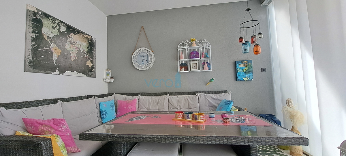 Njivice, otok Krk, moderen apartma 66 m2 v pritličju z vrtom, 150m do morja
