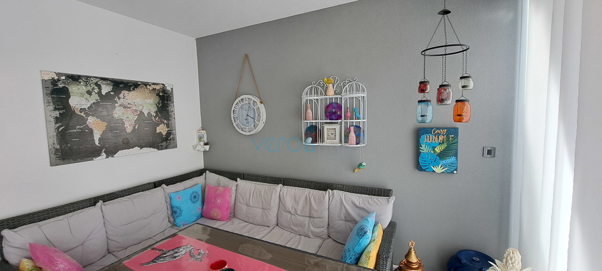 Njivice, otok Krk, moderen apartma 66 m2 v pritličju z vrtom, 150m do morja
