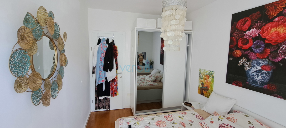 Njivice, otok Krk, moderen apartma 66 m2 v pritličju z vrtom, 150m do morja