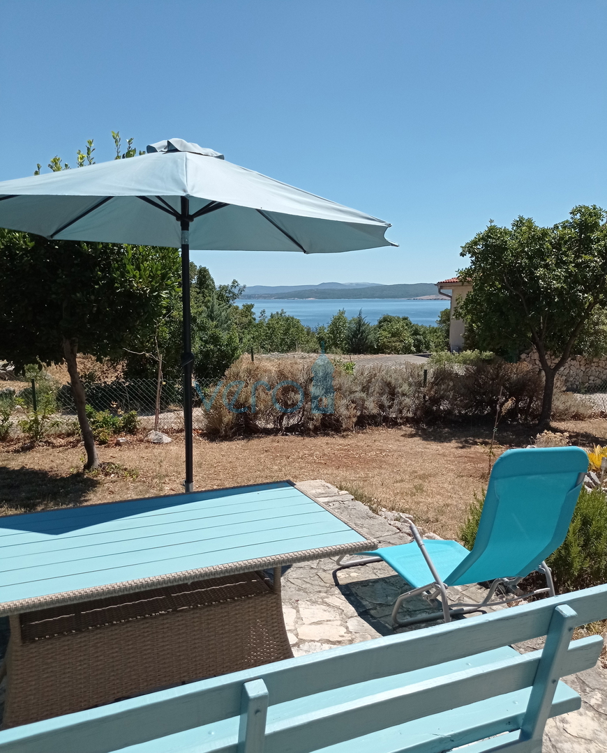 Crikvenica, Jadranovo, apartma 73 m2 v pritličju s pogledom na morje in velikim vrtom, prodamo