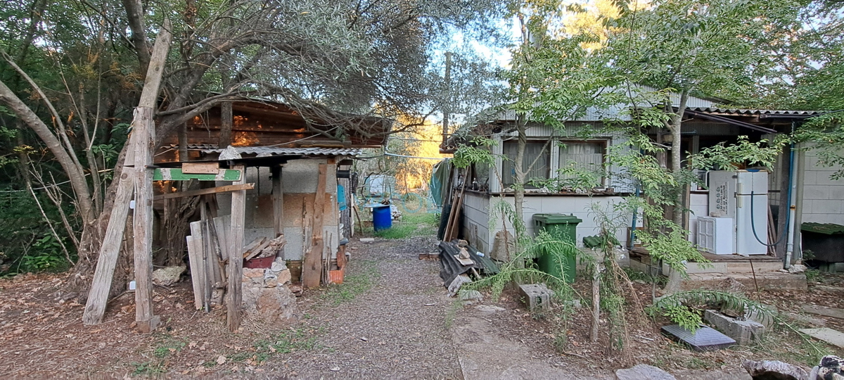 Otok Krk, Vrbnik, okolica, gradbeno zemljišče 885 m2 z gradbenim dovoljenjem, prodaja