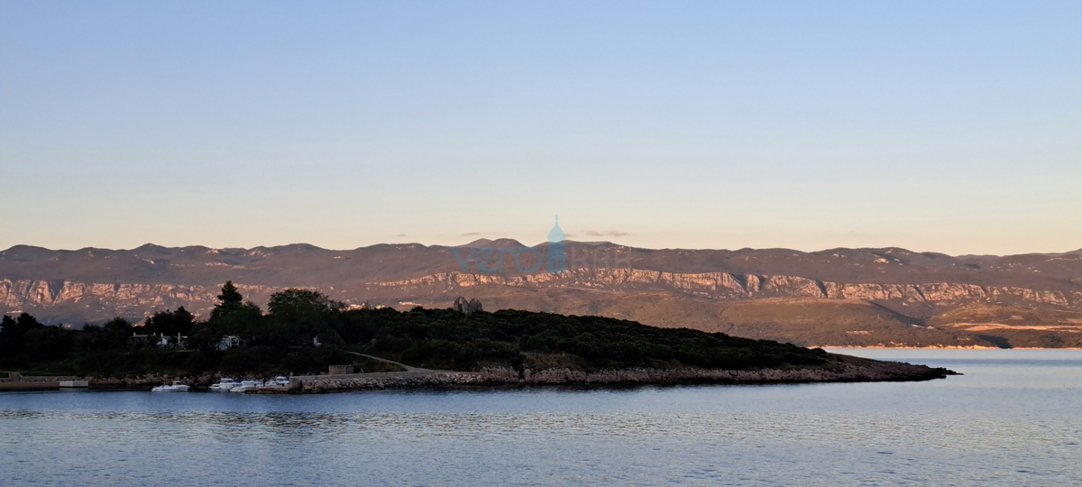 Otok Krk, Vrbnik, okolica, gradbeno zemljišče 885 m2 z gradbenim dovoljenjem, prodaja