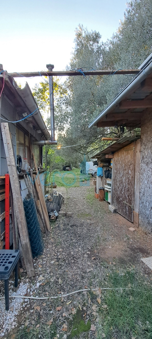 Otok Krk, Vrbnik, okolica, gradbeno zemljišče 885 m2 z gradbenim dovoljenjem, prodaja