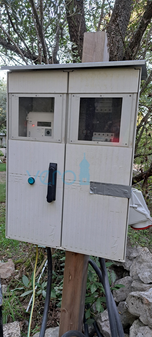 Otok Krk, Vrbnik, okolica, gradbeno zemljišče 885 m2 z gradbenim dovoljenjem, prodaja