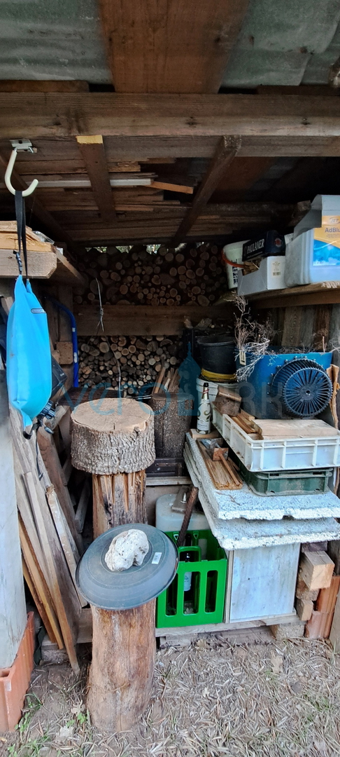 Otok Krk, Vrbnik, okolica, gradbeno zemljišče 885 m2 z gradbenim dovoljenjem, prodaja