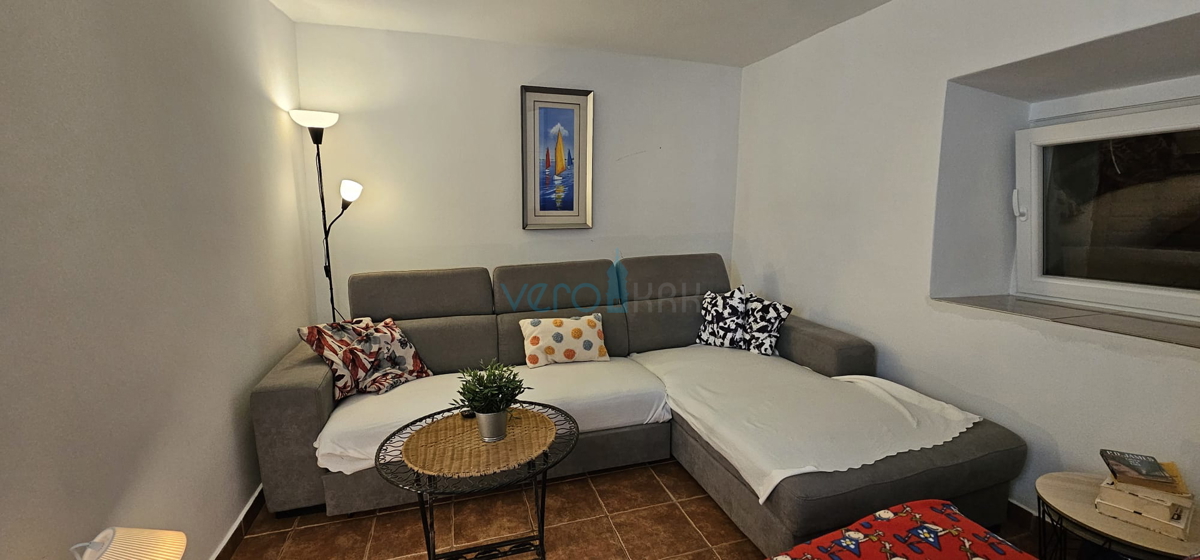 Krk, Punat, Prenovljen in urejen apartma 29 m2 v starem mestnem jedru v 1. nadstropju, prodamo