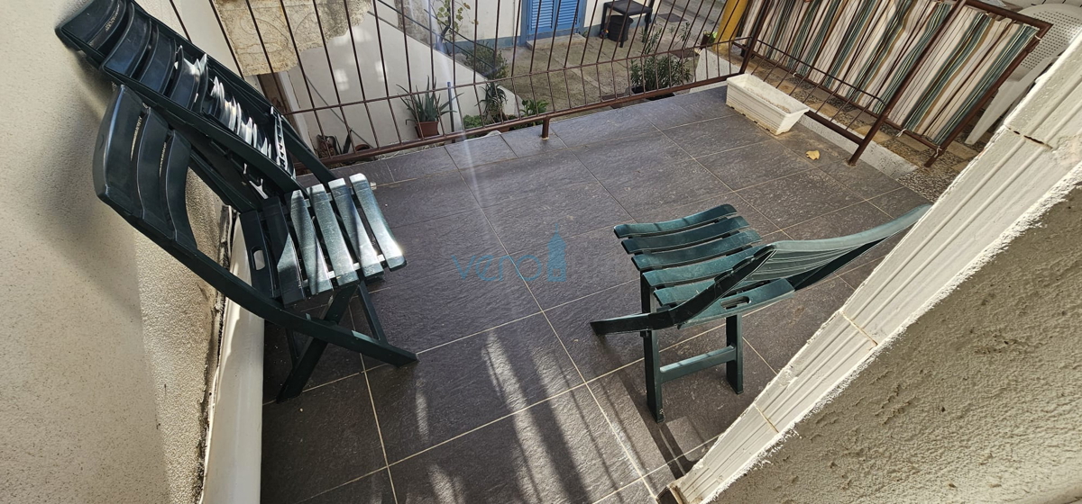 Krk, Punat, Prenovljen in urejen apartma 29 m2 v starem mestnem jedru v 1. nadstropju, prodamo