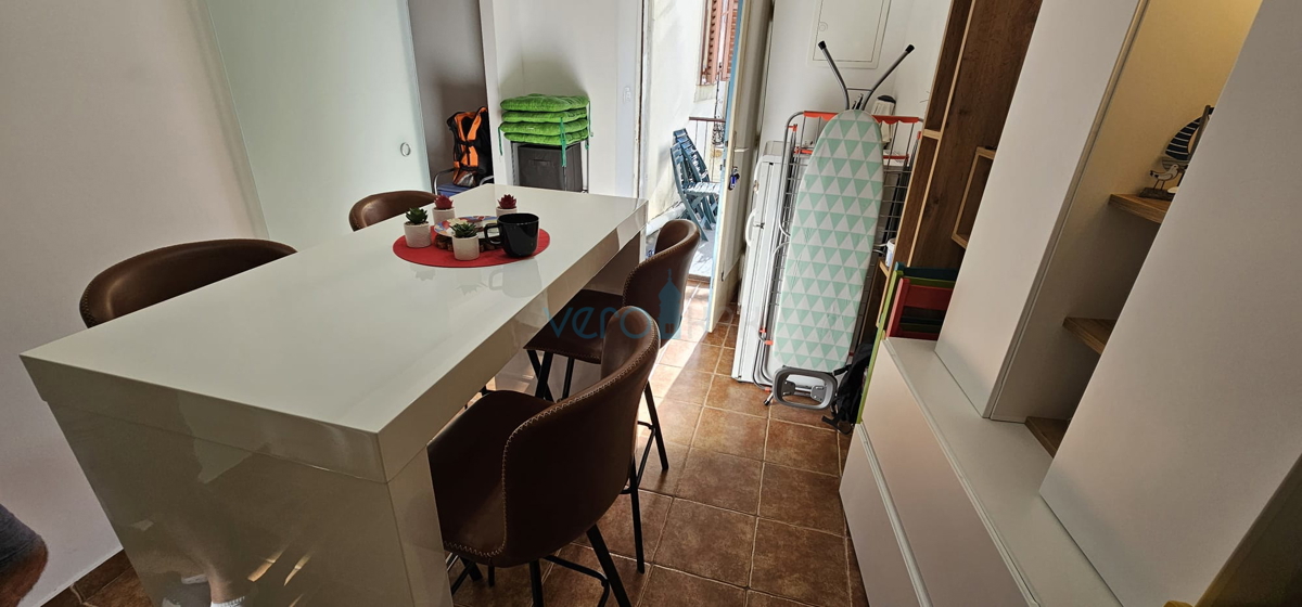 Krk, Punat, Prenovljen in urejen apartma 29 m2 v starem mestnem jedru v 1. nadstropju, prodamo